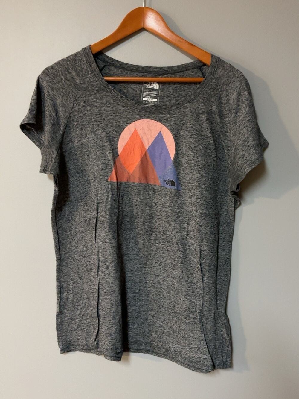 The North Face Womens XL Slim Fit Gray Mountain Graphic T Shirt Hiking Outdoor